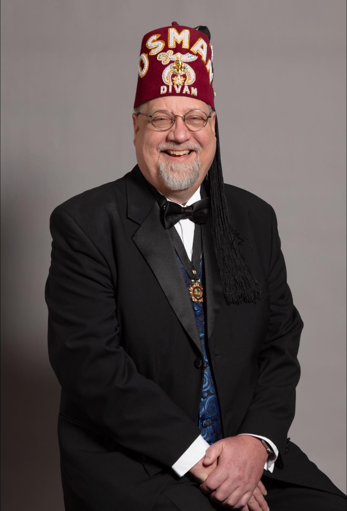 Dr Peter Anagnos portrait against a grey background